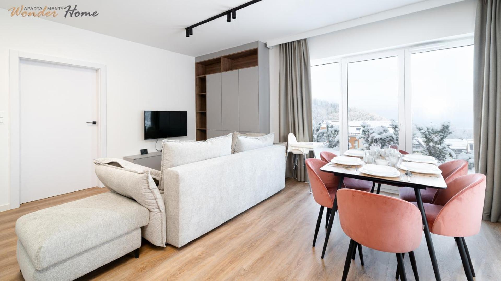 Wonder Home - Domki Hillside tuż przy stoku narciarskim - na terenie kompleksu plac zabaw i zewnętrzna siłownia, sklep, parking