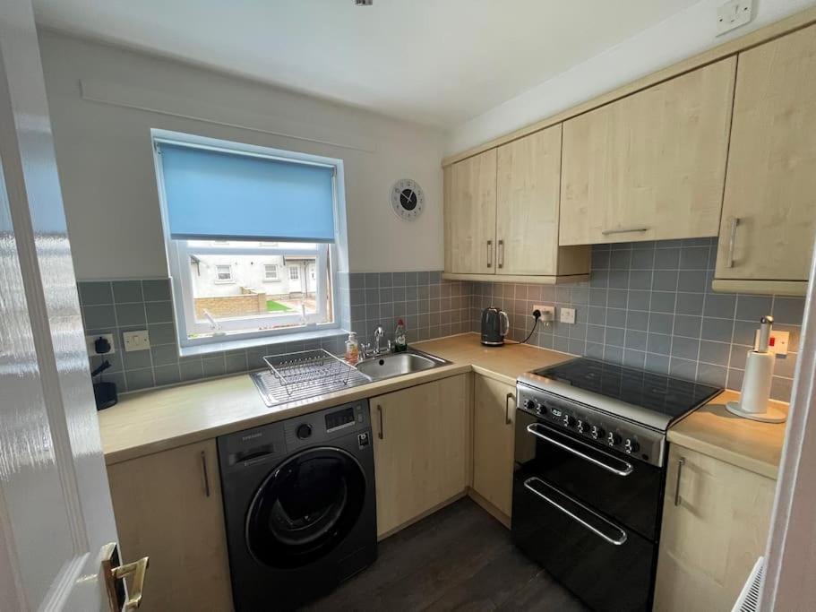2 Bedroom Apartment near Glasgow Airport view 4