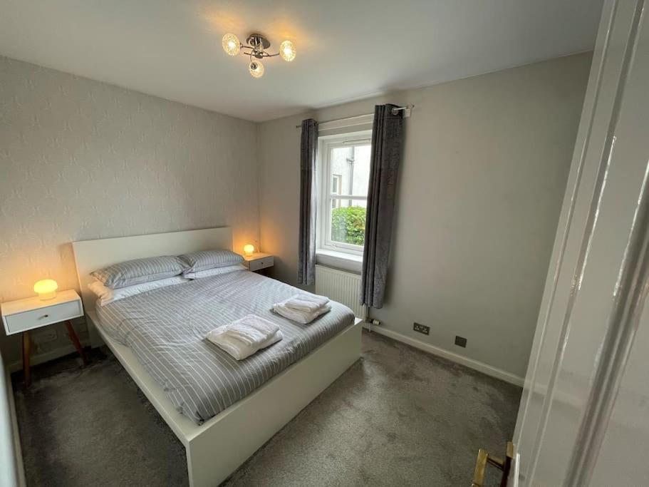 2 Bedroom Apartment near Glasgow Airport view 5