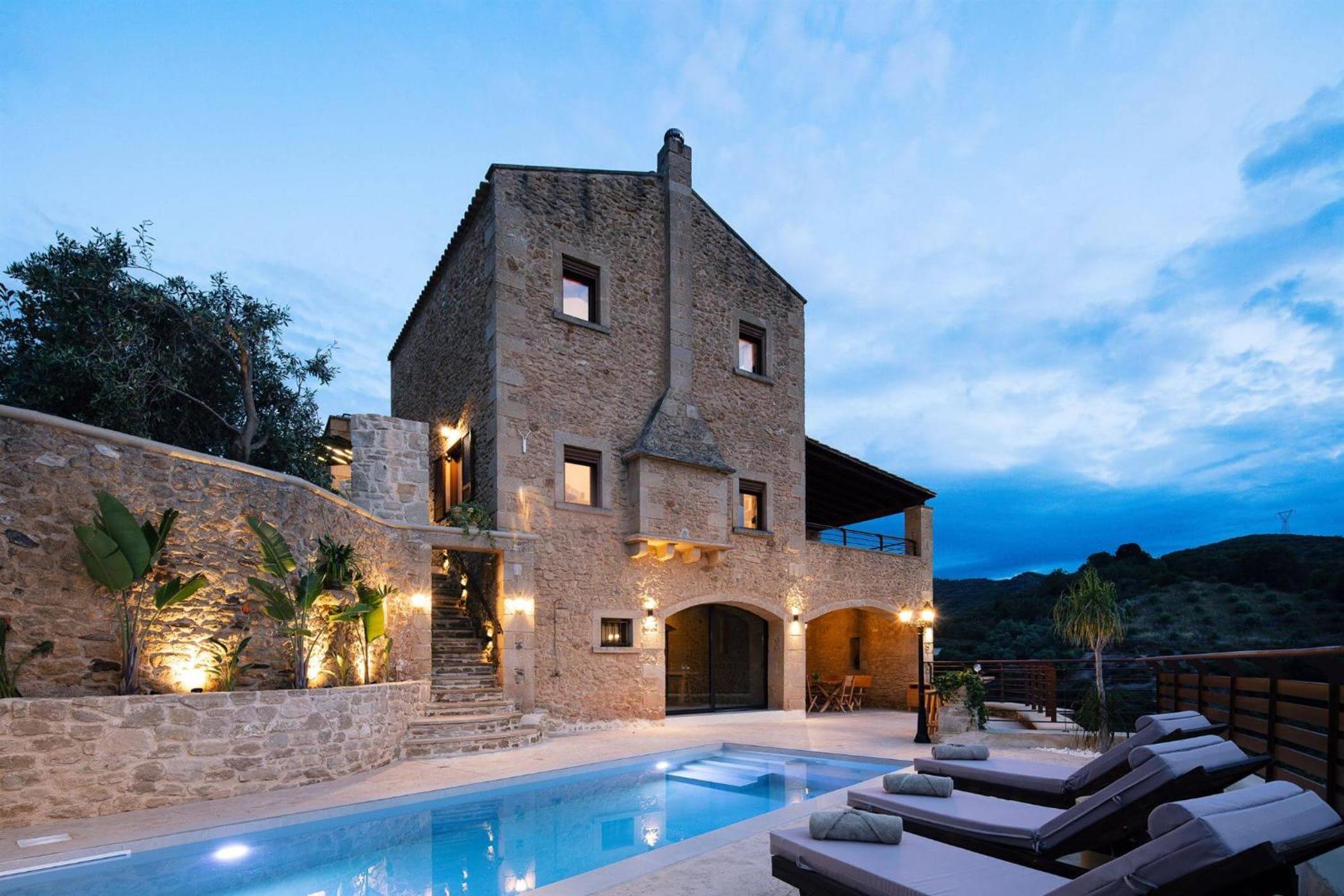 Kotinos Luxury Villa
