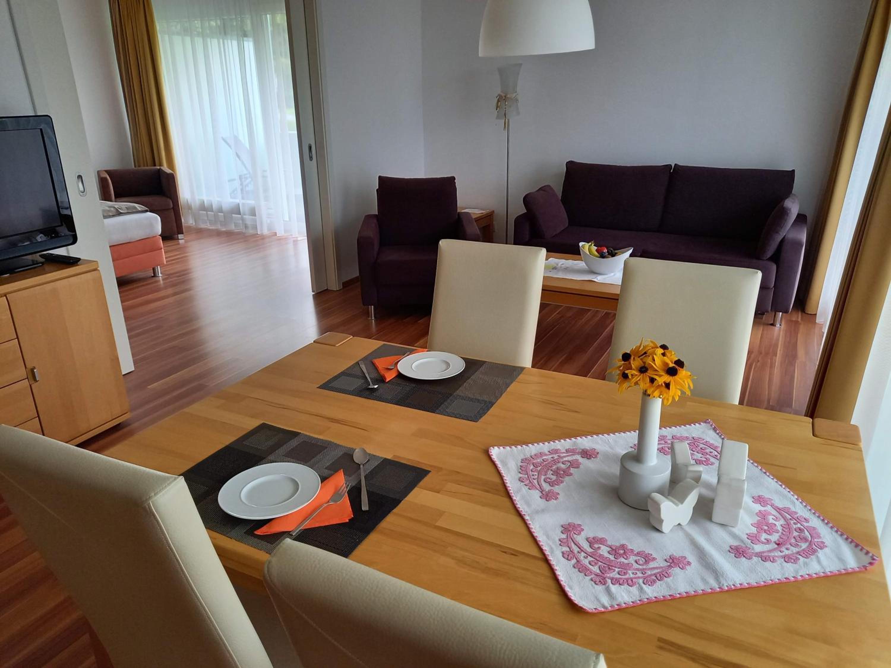 Wellness Ferienwohnung mit Bademantelgang zur Therme view 2