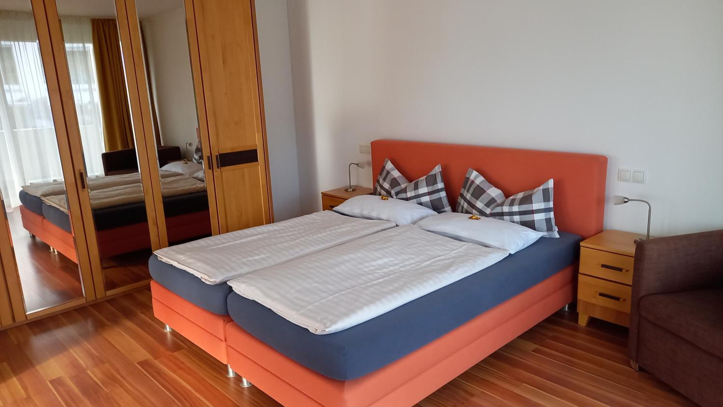 Wellness Ferienwohnung mit Bademantelgang zur Therme view 3
