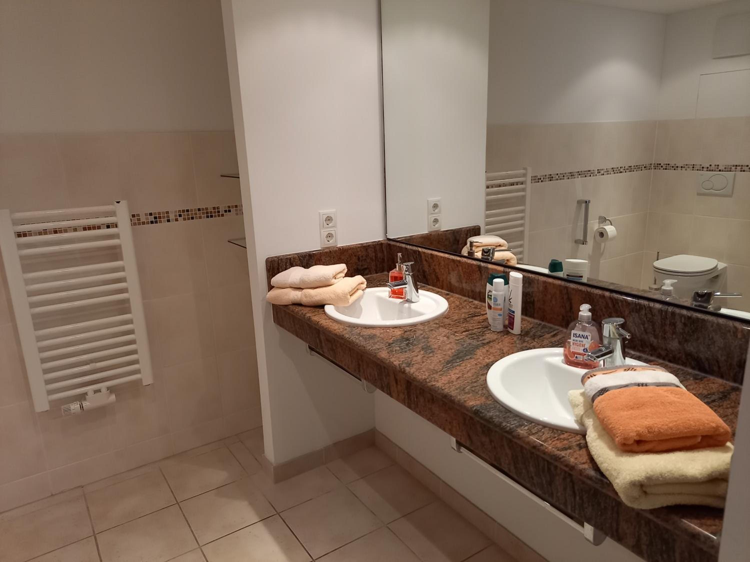 Wellness Ferienwohnung mit Bademantelgang zur Therme view 4