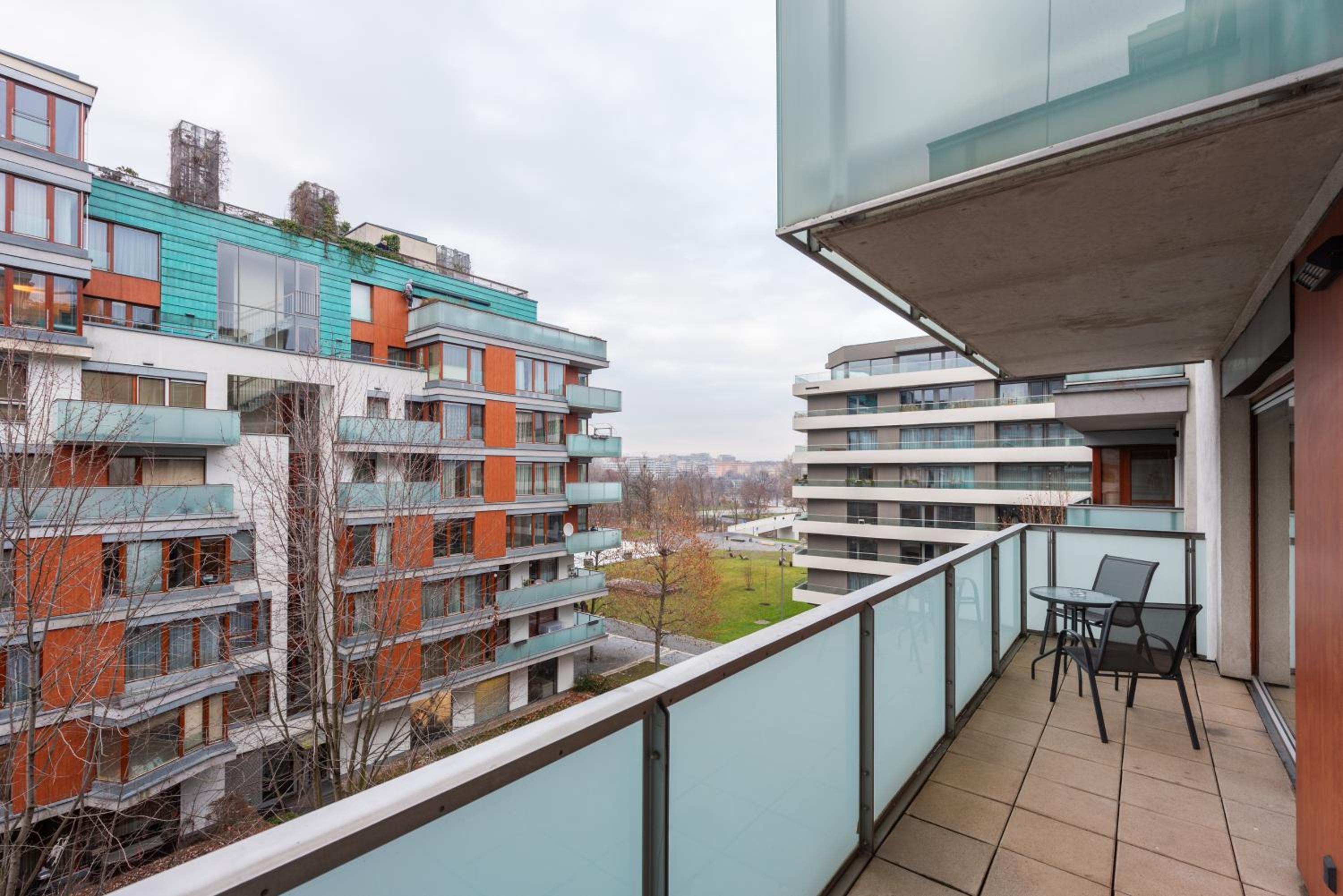 Side Apartment