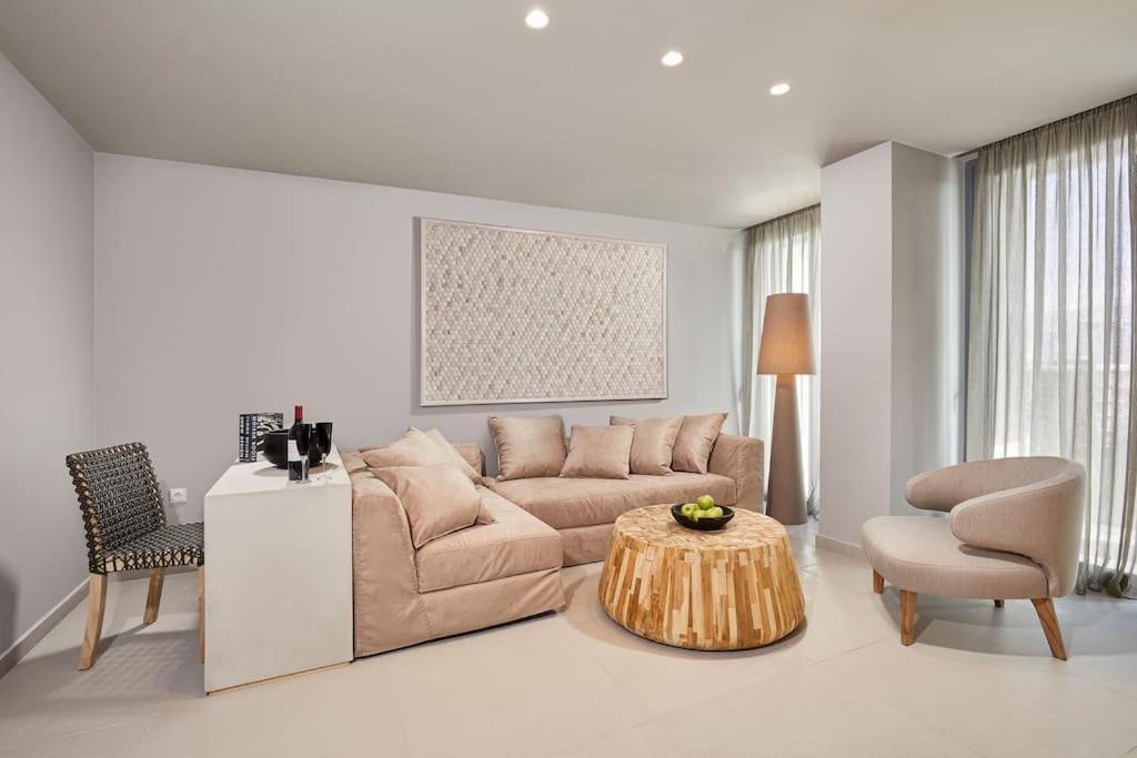 CW Athens Riviera Suite