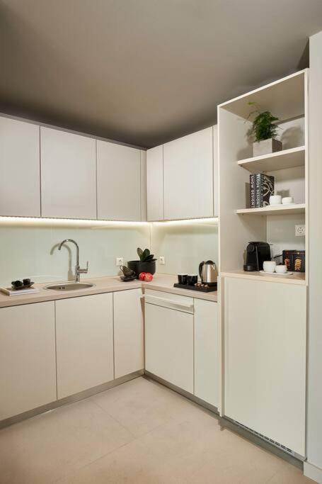 CW Athens Riviera Suite