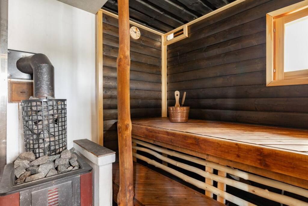 Traditional cottage with hot tub