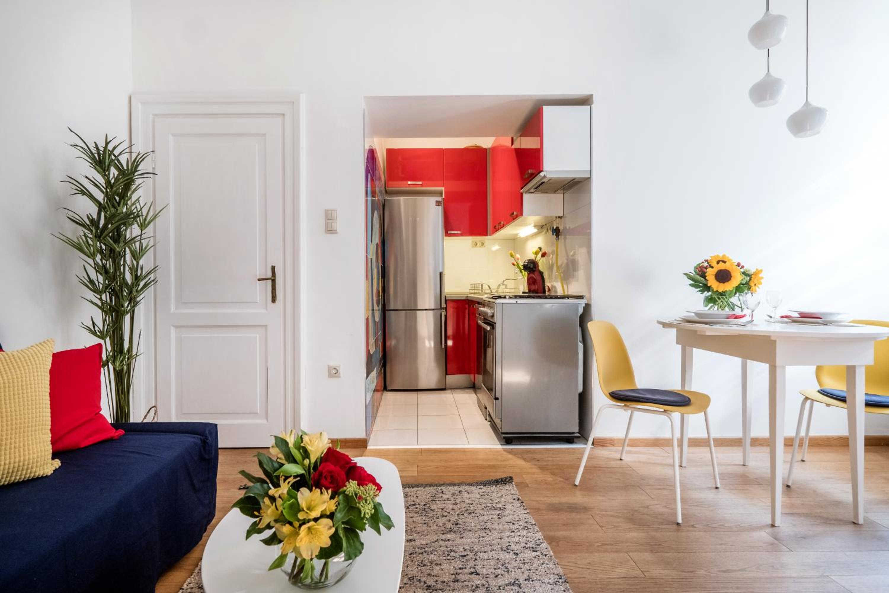 Artistic apartment in city centre view 4