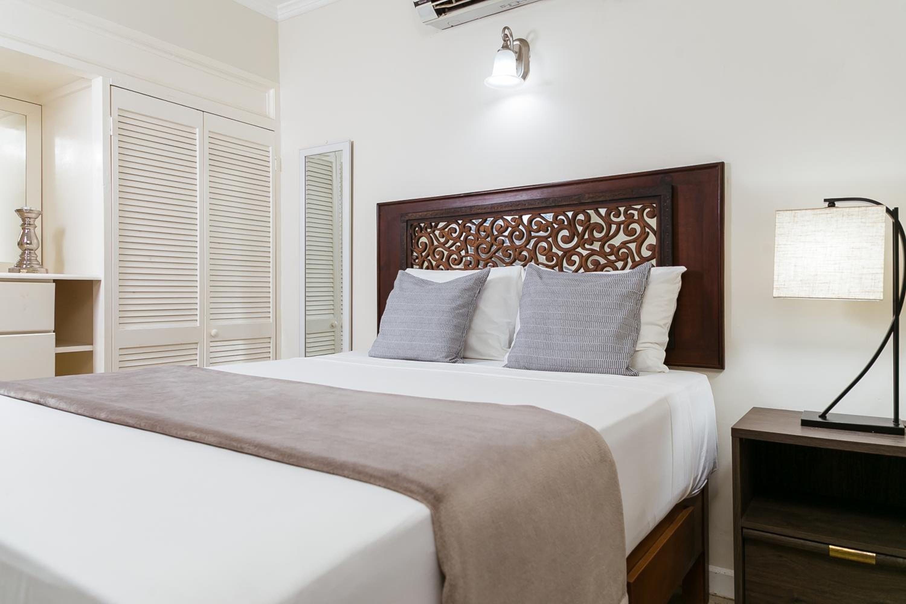 AquaHaven Retreat in Kingston view 4