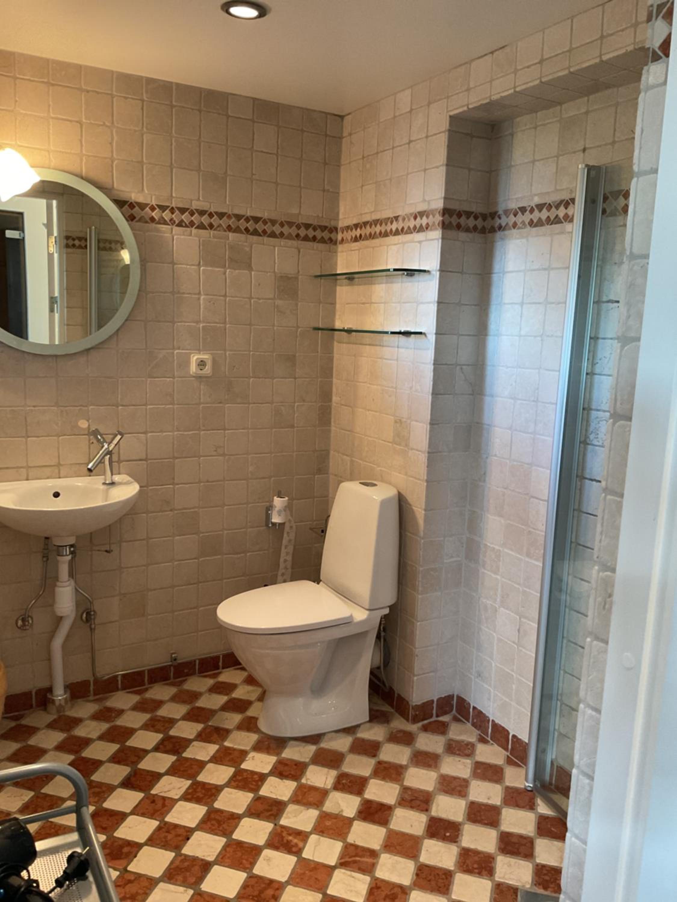 Exclusive rental of the Entire Spacious Ground Floor view 3