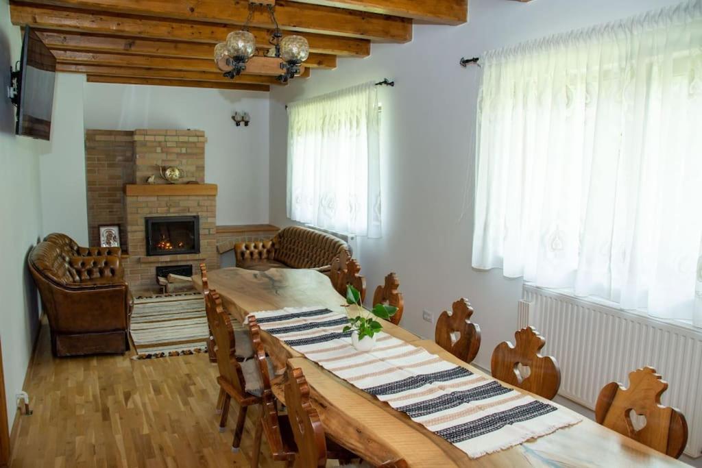 Cabana din poiană
