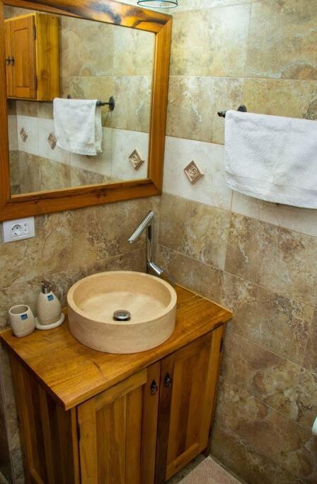 Cabana din poiană