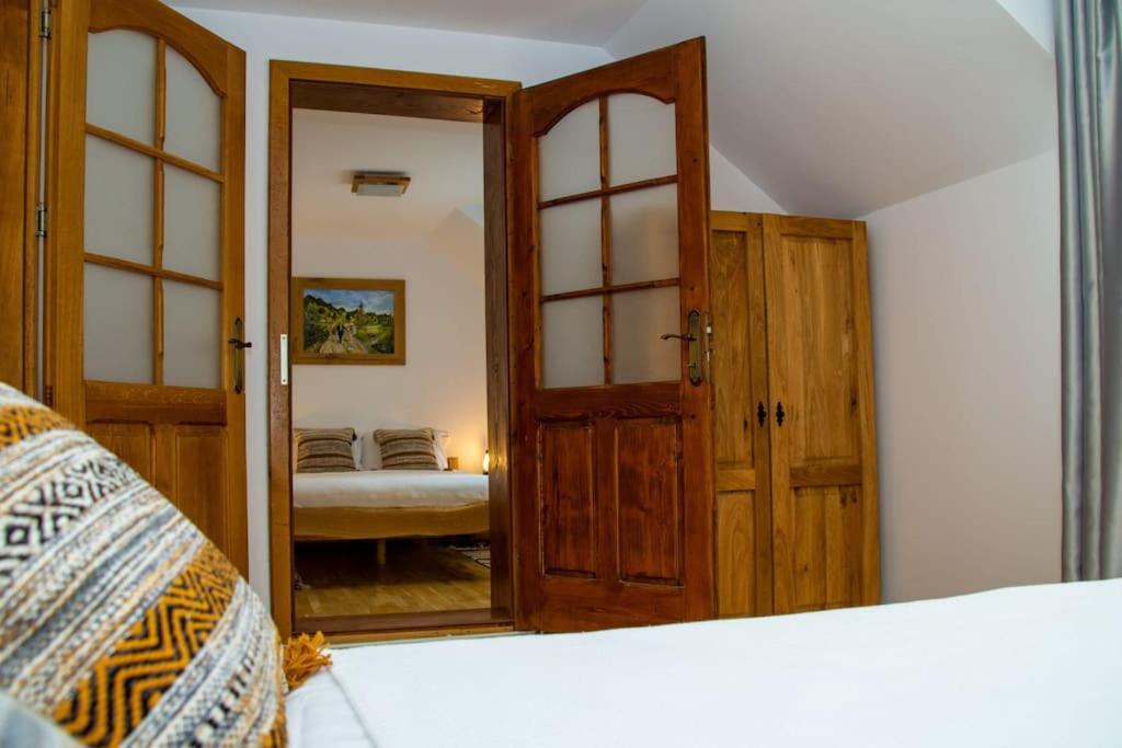 Cabana din poiană