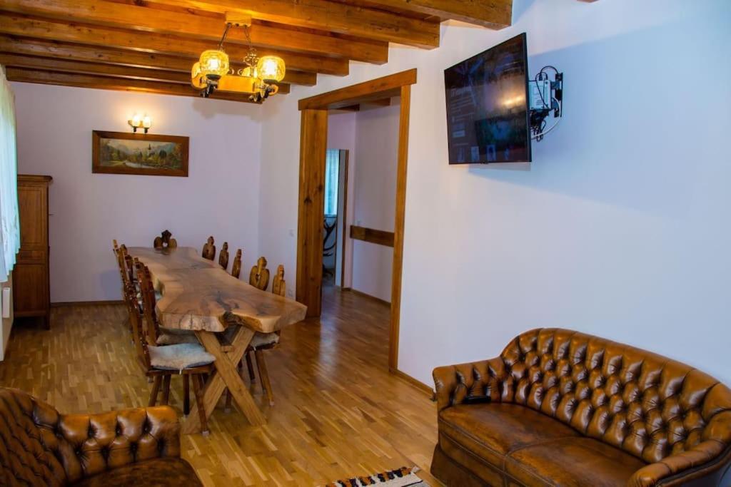 Cabana din poiană