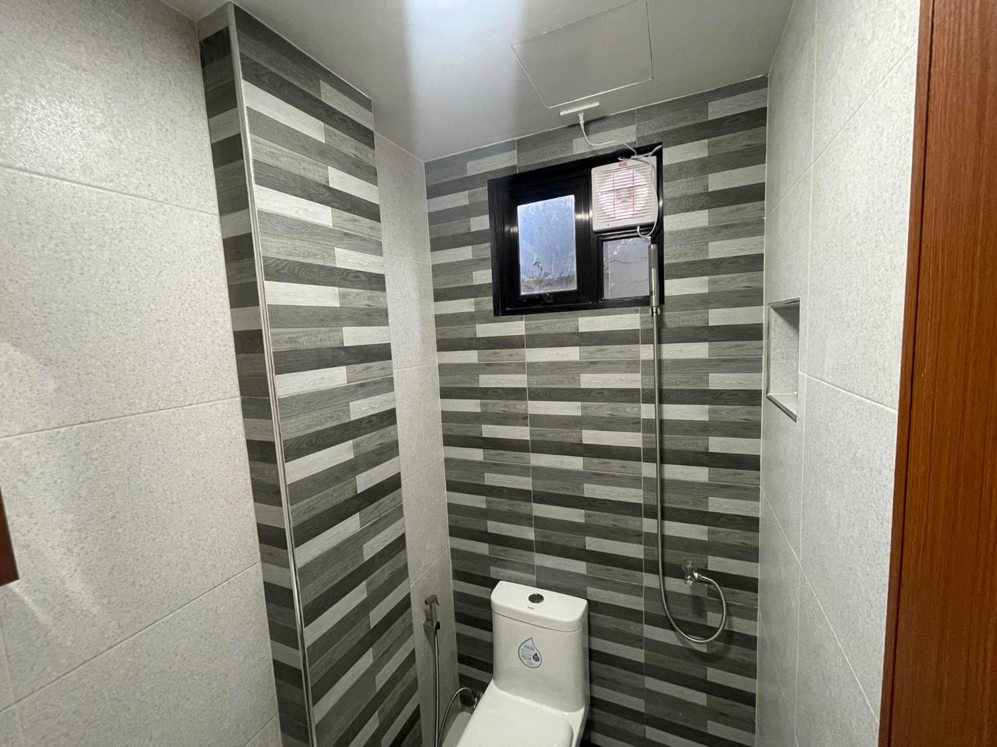 SHOWMECAS Alley Stay