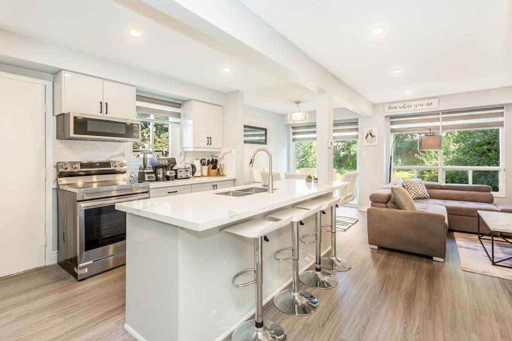 Upscale 3BR/2.5BATH House +Games room and Yard!