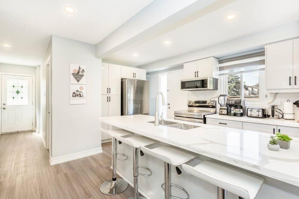 Upscale 3BR/2.5BATH House +Games room and Yard!