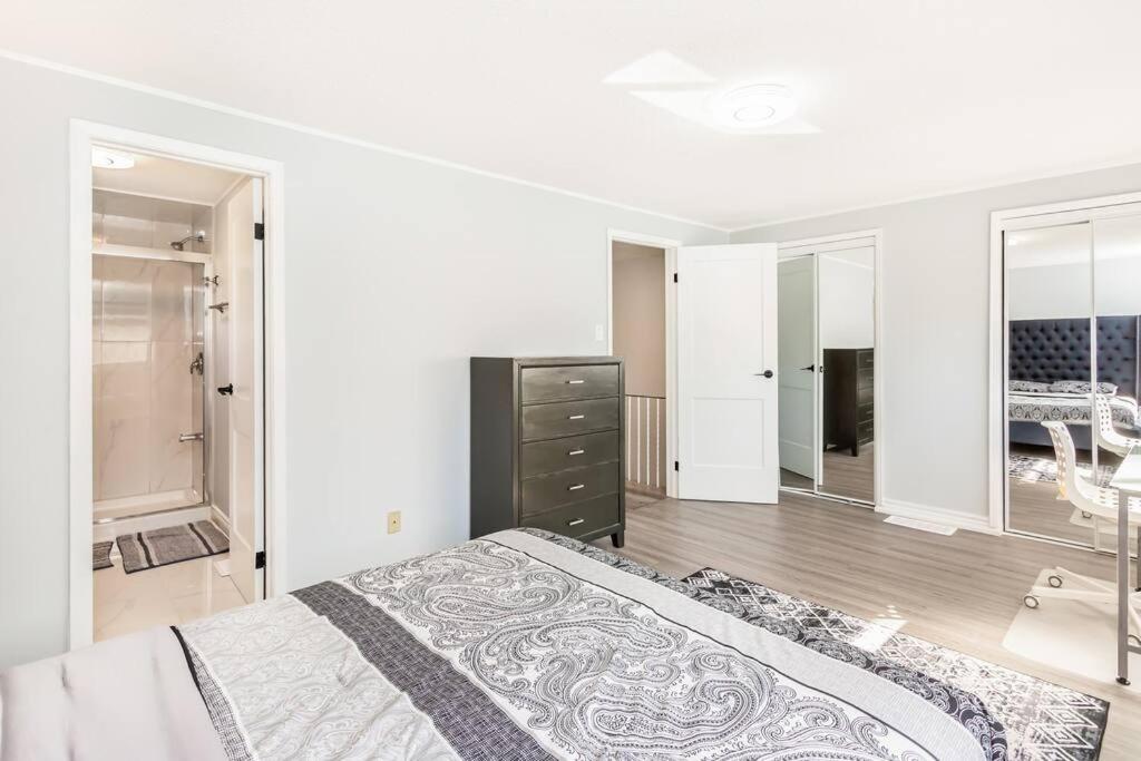 Upscale 3BR/2.5BATH House +Games room and Yard!