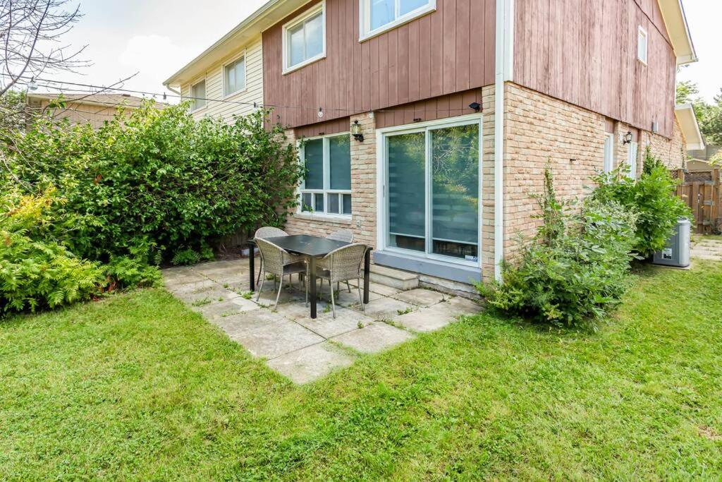Upscale 3BR/2.5BATH House +Games room and Yard!