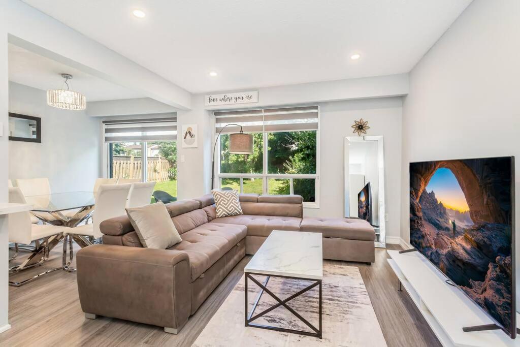 Upscale 3BR/2.5BATH House +Games room and Yard!