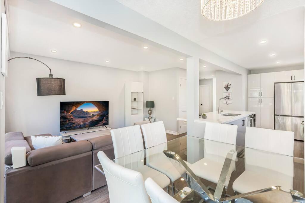 Upscale 3BR/2.5BATH House +Games room and Yard!