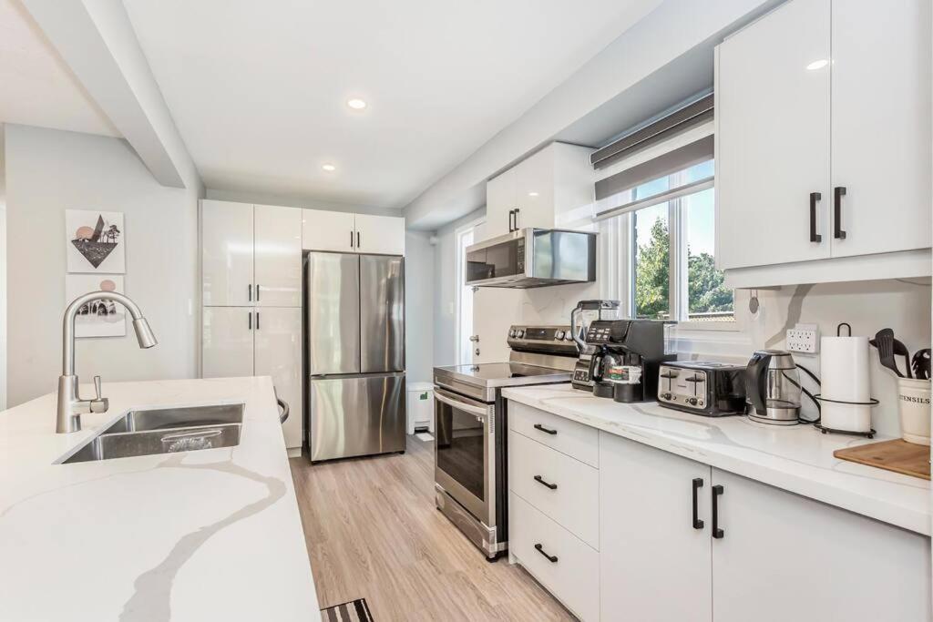 Upscale 3BR/2.5BATH House +Games room and Yard!