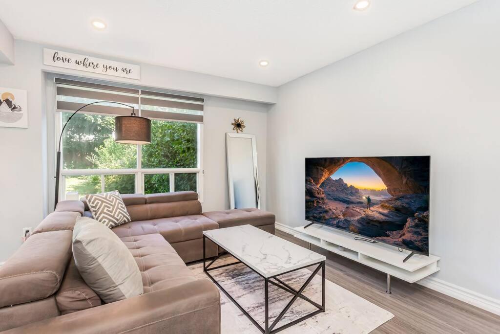 Upscale 3BR/2.5BATH House +Games room and Yard!