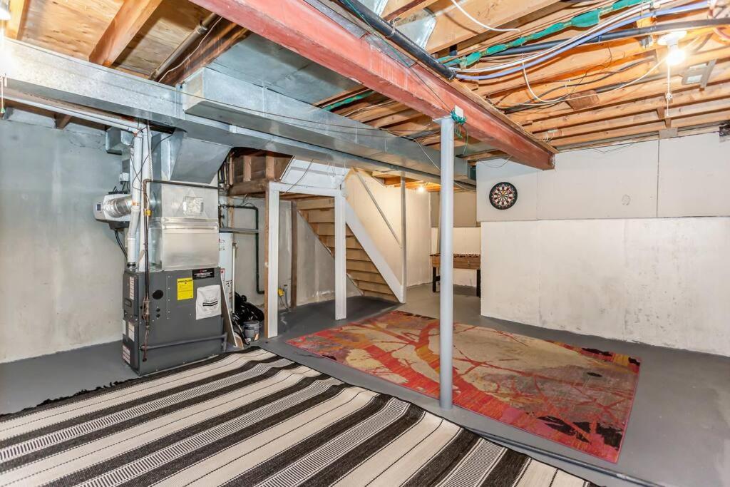 Upscale 3BR/2.5BATH House +Games room and Yard!