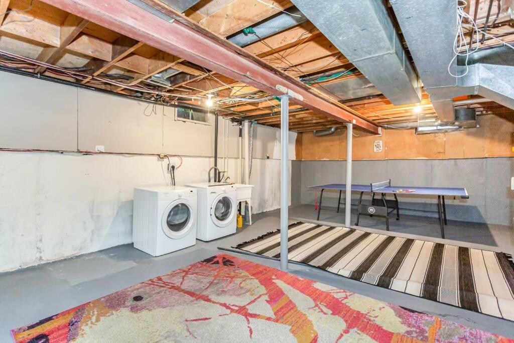 Upscale 3BR/2.5BATH House +Games room and Yard!