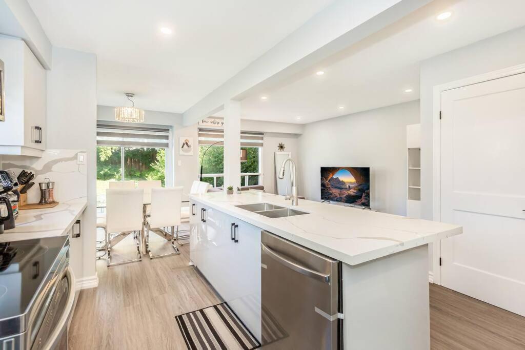 Upscale 3BR/2.5BATH House +Games room and Yard!