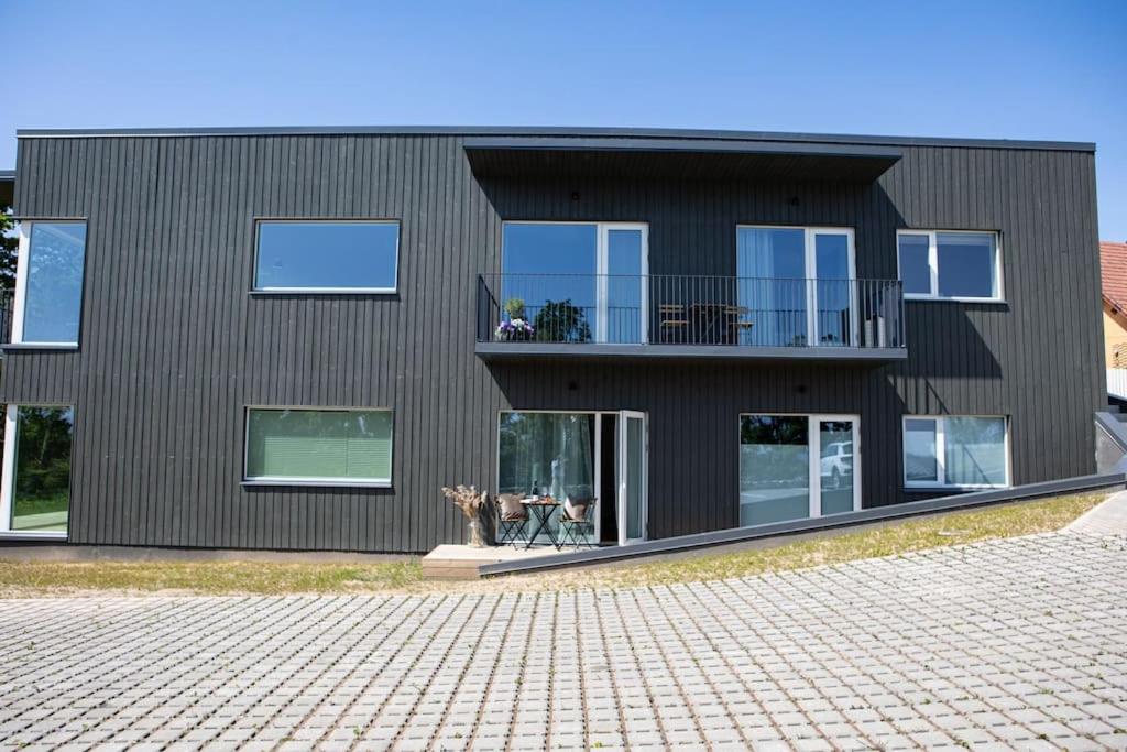 Järvevaatega studio apartment