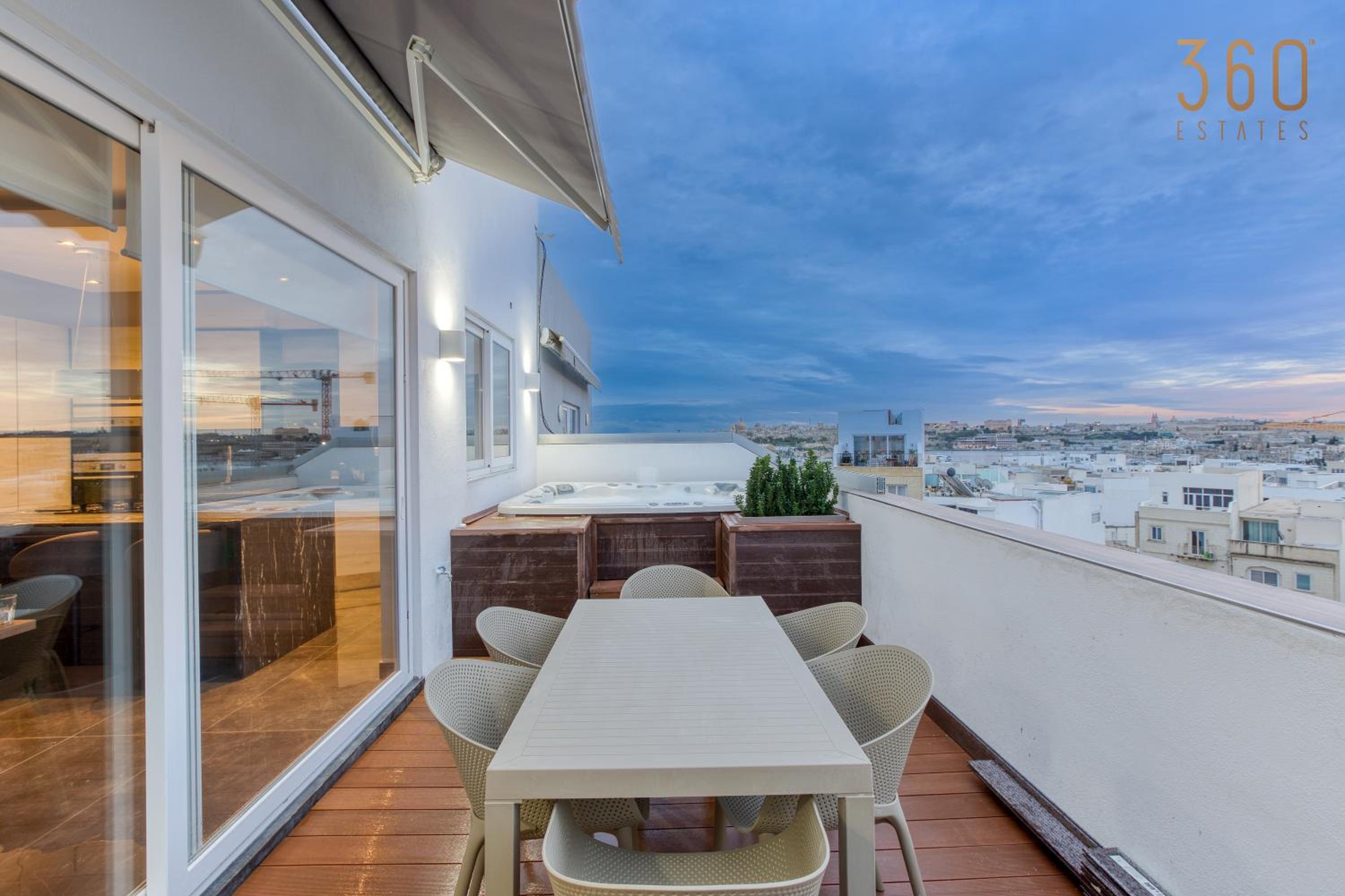 Beautiful 3BR Triplex penthouse with Hot-Tub by 360 Estates view 2