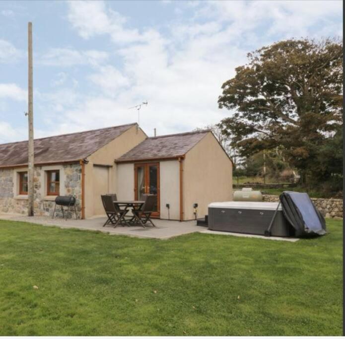 Y BEUDY Cosy 2 bed. Stunning scenery, nr Snowdonia