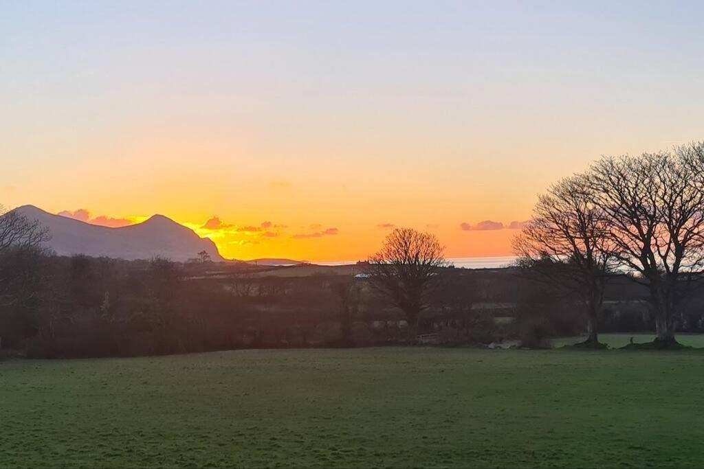Y BEUDY Cosy 2 bed. Stunning scenery, nr Snowdonia