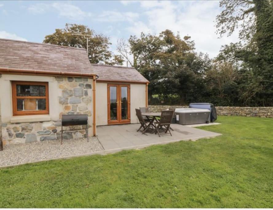 Y BEUDY Cosy 2 bed. Stunning scenery, nr Snowdonia