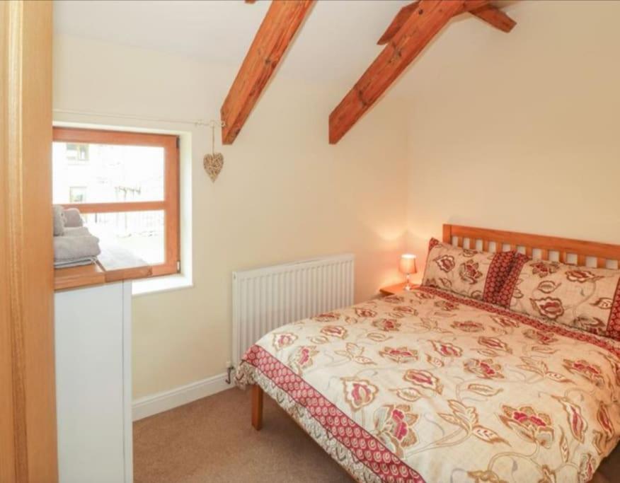Y BEUDY Cosy 2 bed. Stunning scenery, nr Snowdonia