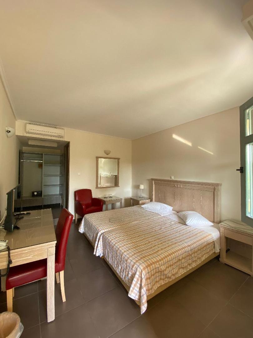 Alonissos Beach Bungalows And Suites Hotel