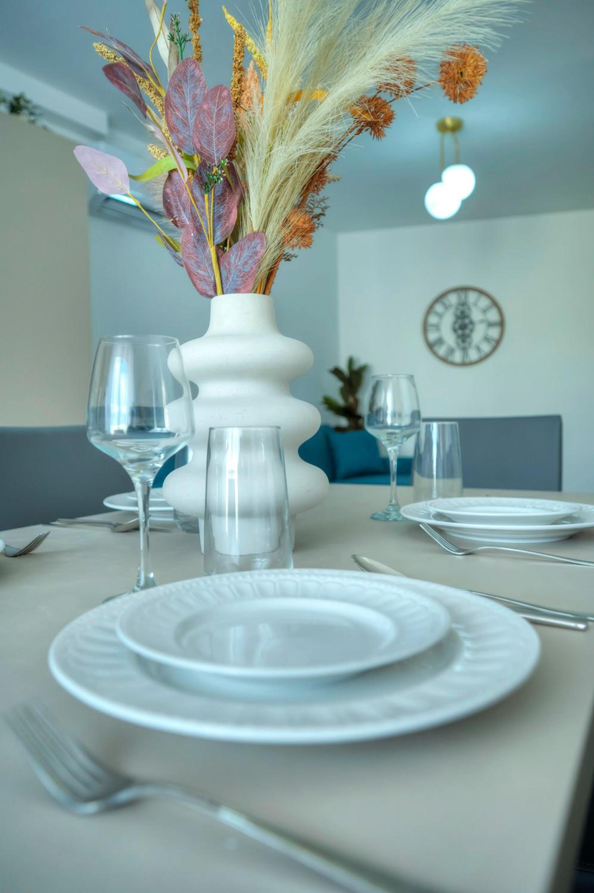 Spacious, bright & modern 3 bedrooms, balcony APIC1-1 view 4