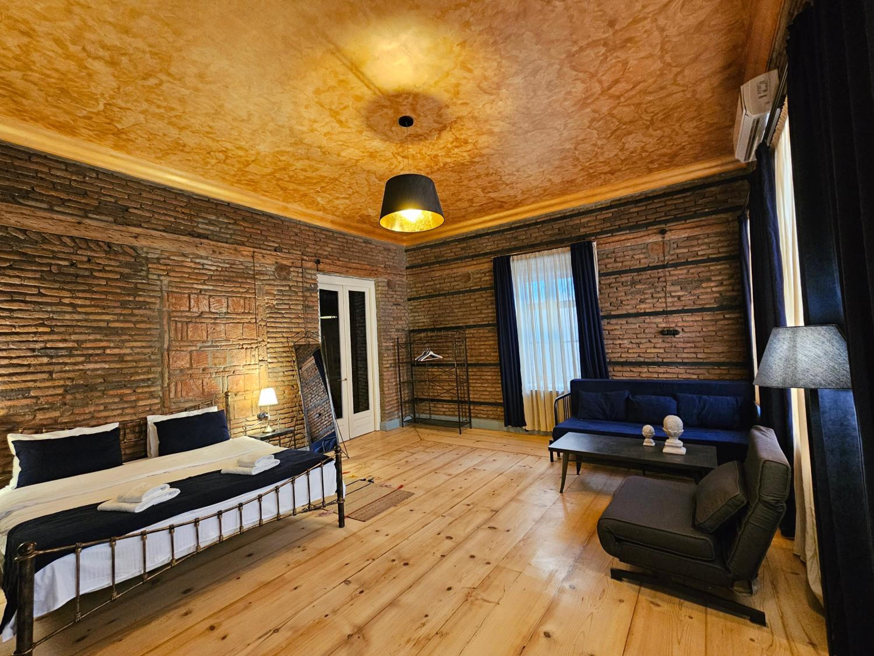 Old Gold Apartment view 3