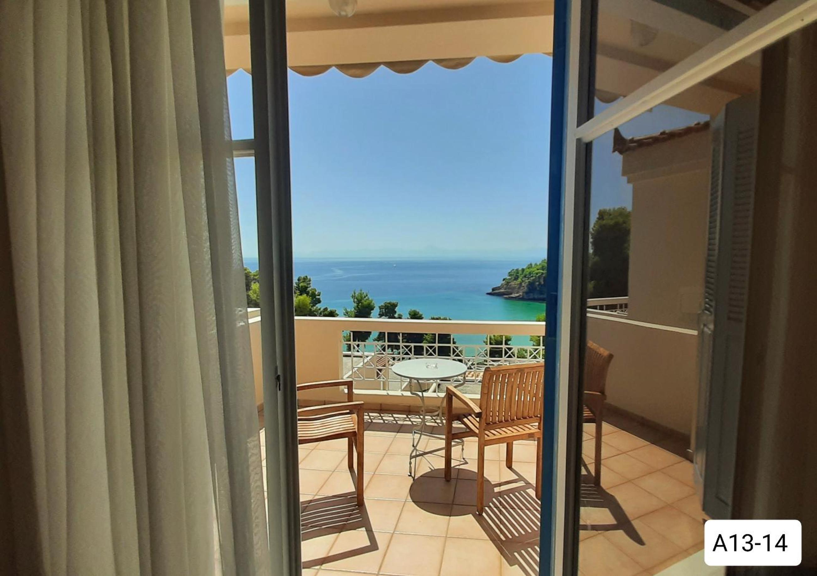 Alonissos Beach Bungalows And Suites Hotel