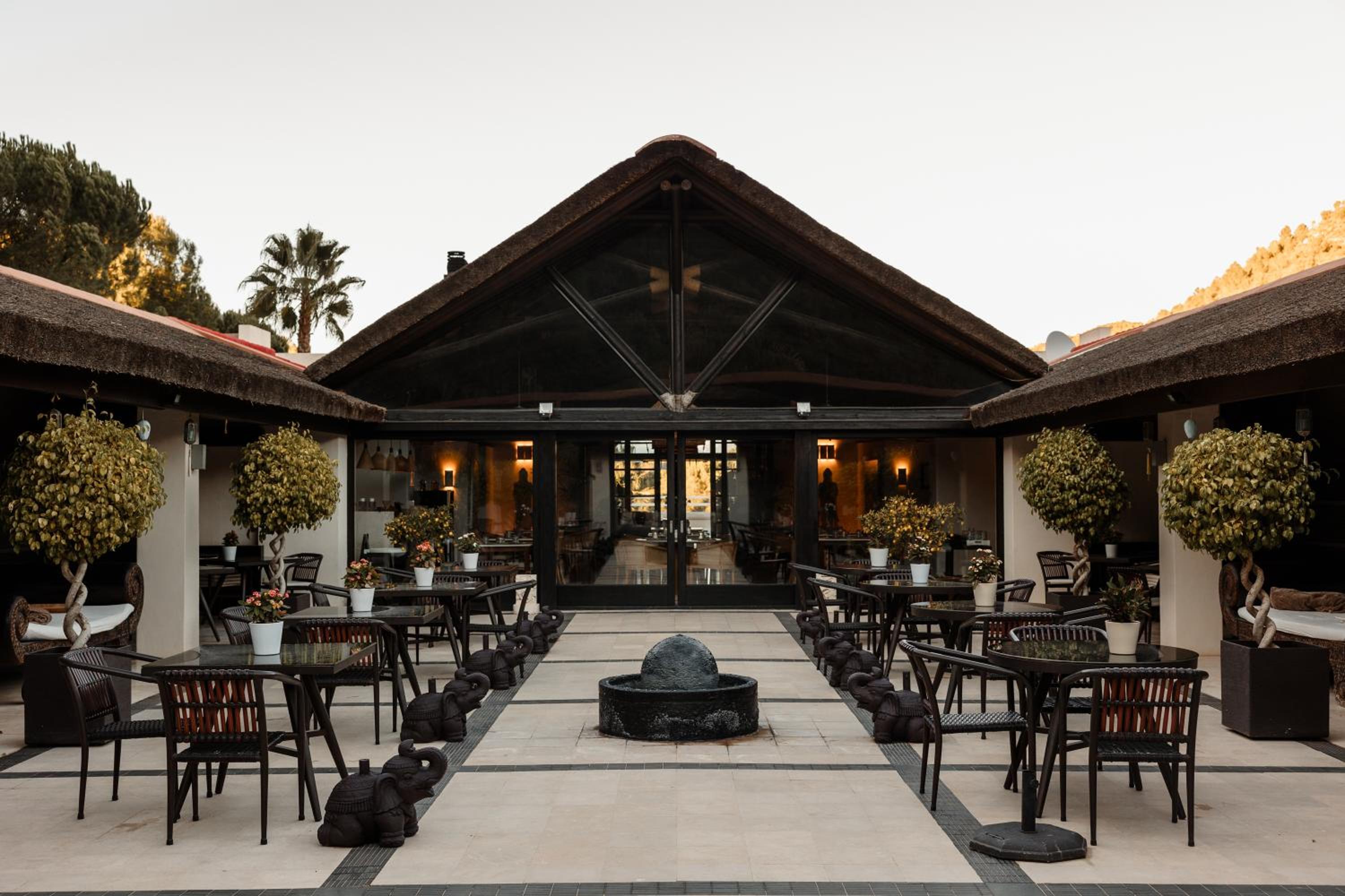 Shanti Som en Monda — dining