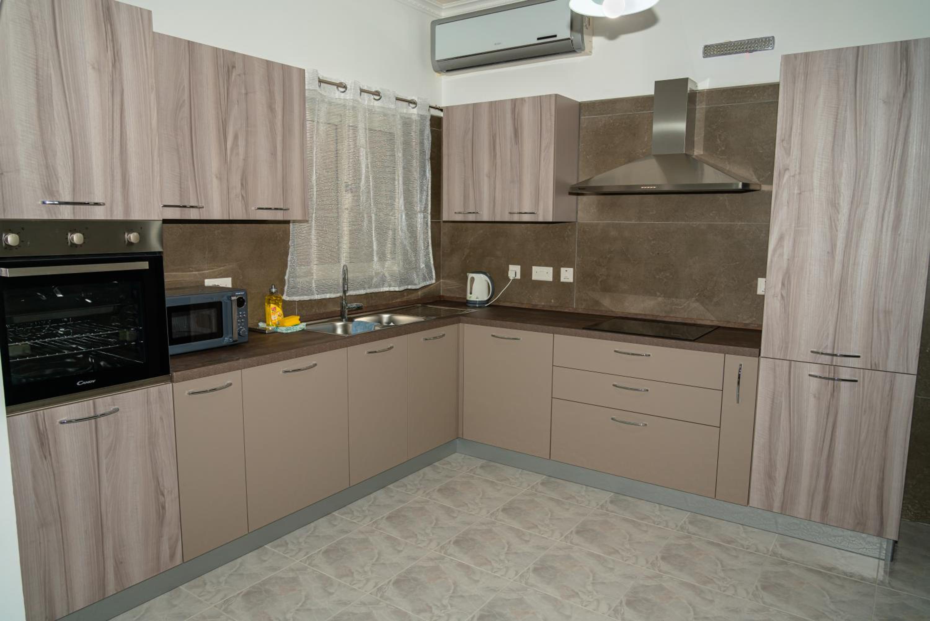 Sea-View Studio Apartment - Sleeps 2 view 4