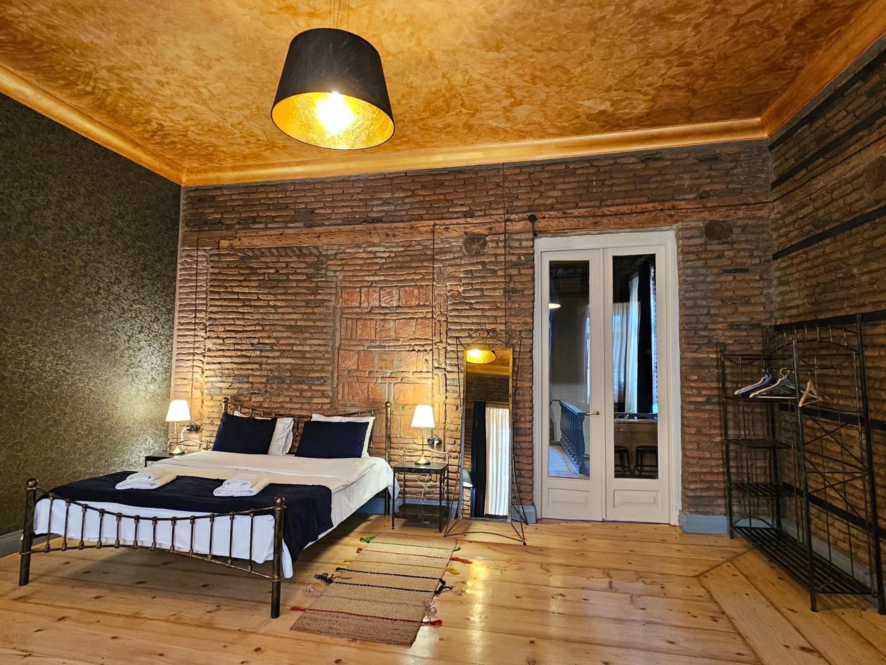Old Gold Apartment view 5