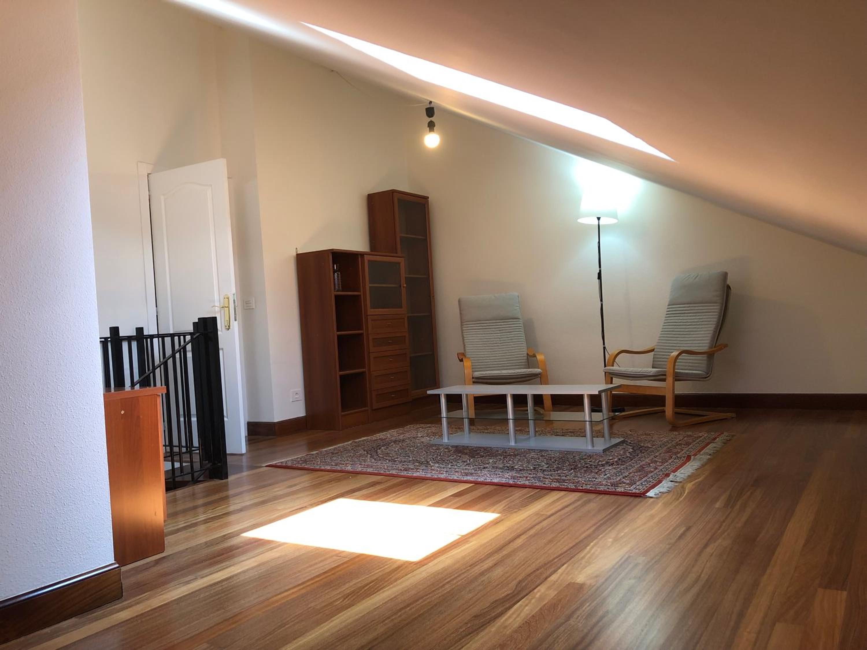 Apartamento dúplex junto a la playa con garaje