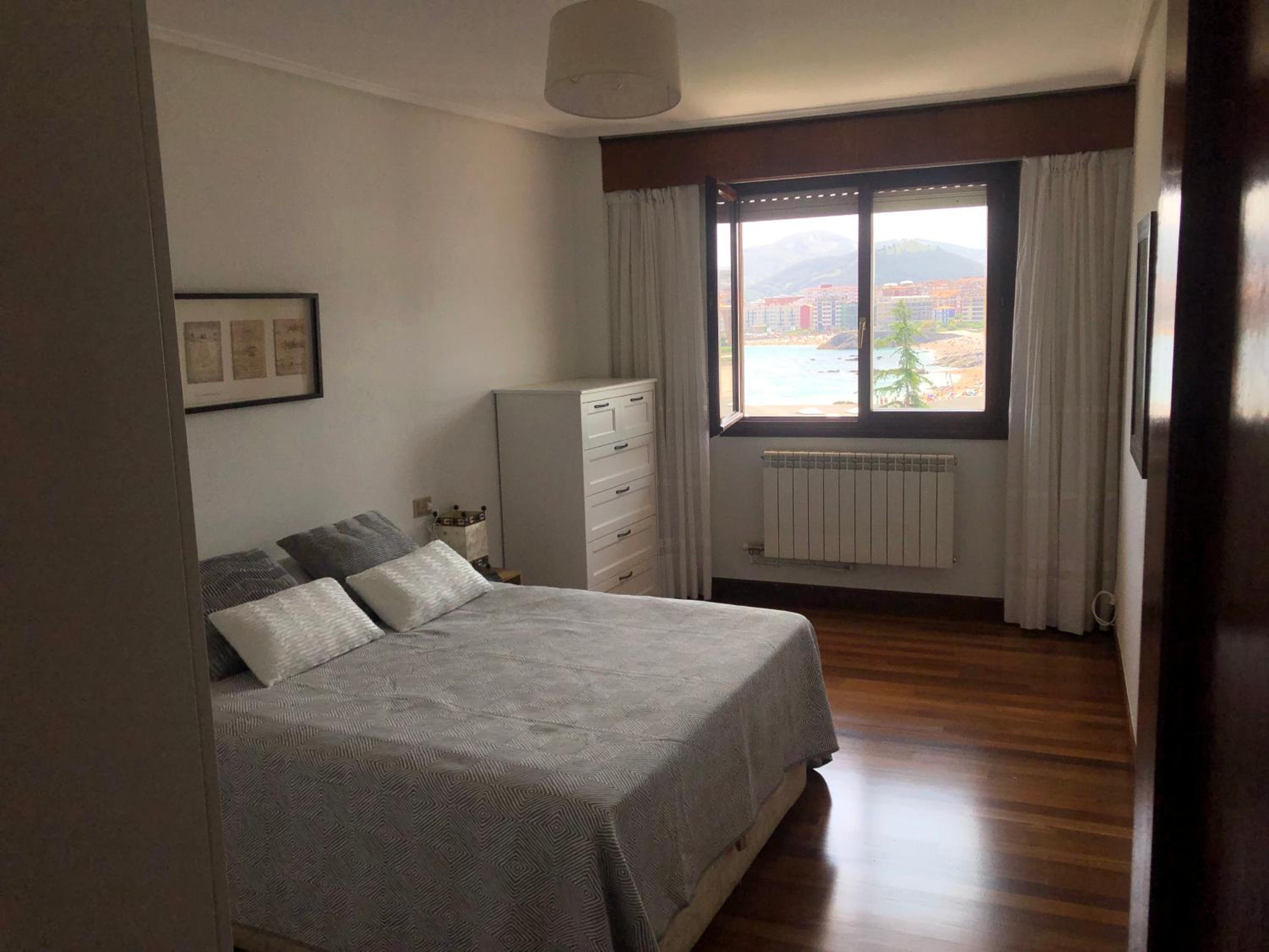 Apartamento dúplex junto a la playa con garaje