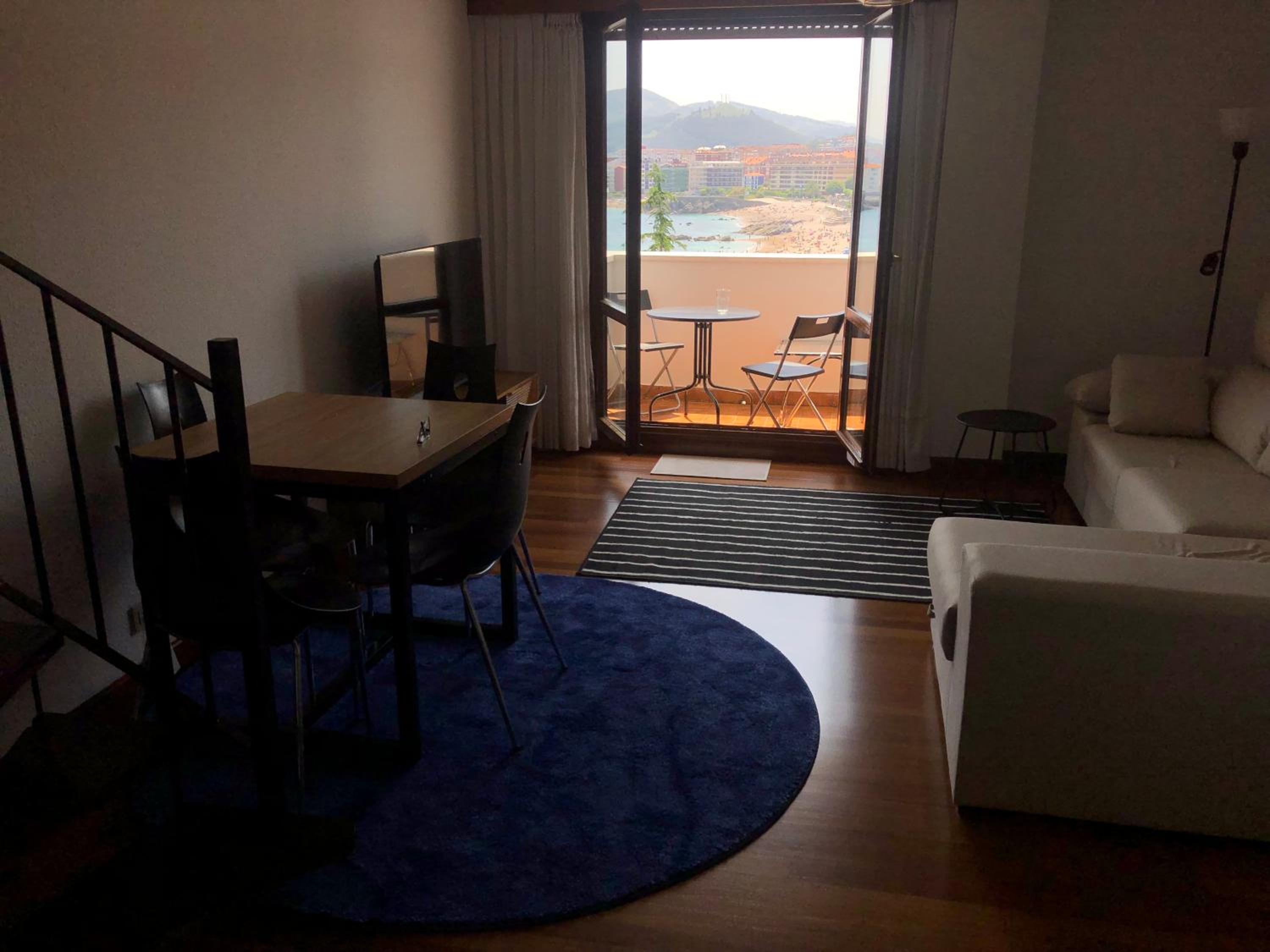 Apartamento dúplex junto a la playa con garaje