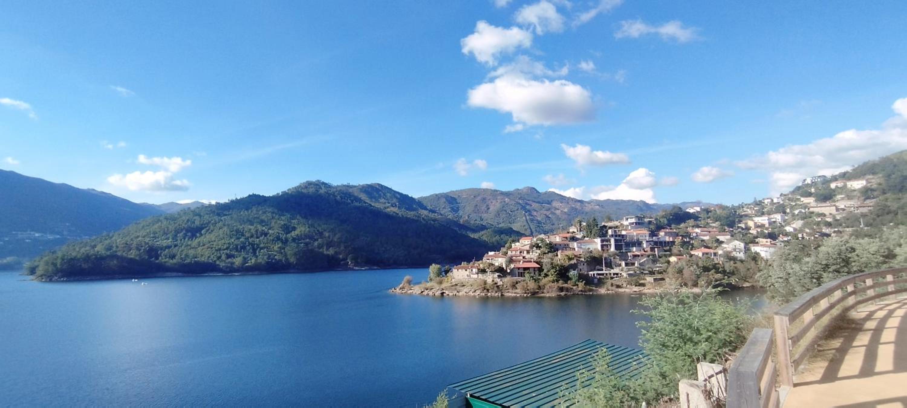 Moradia 3 quartos com piscina partilhada no Gerês Caniçada Braga