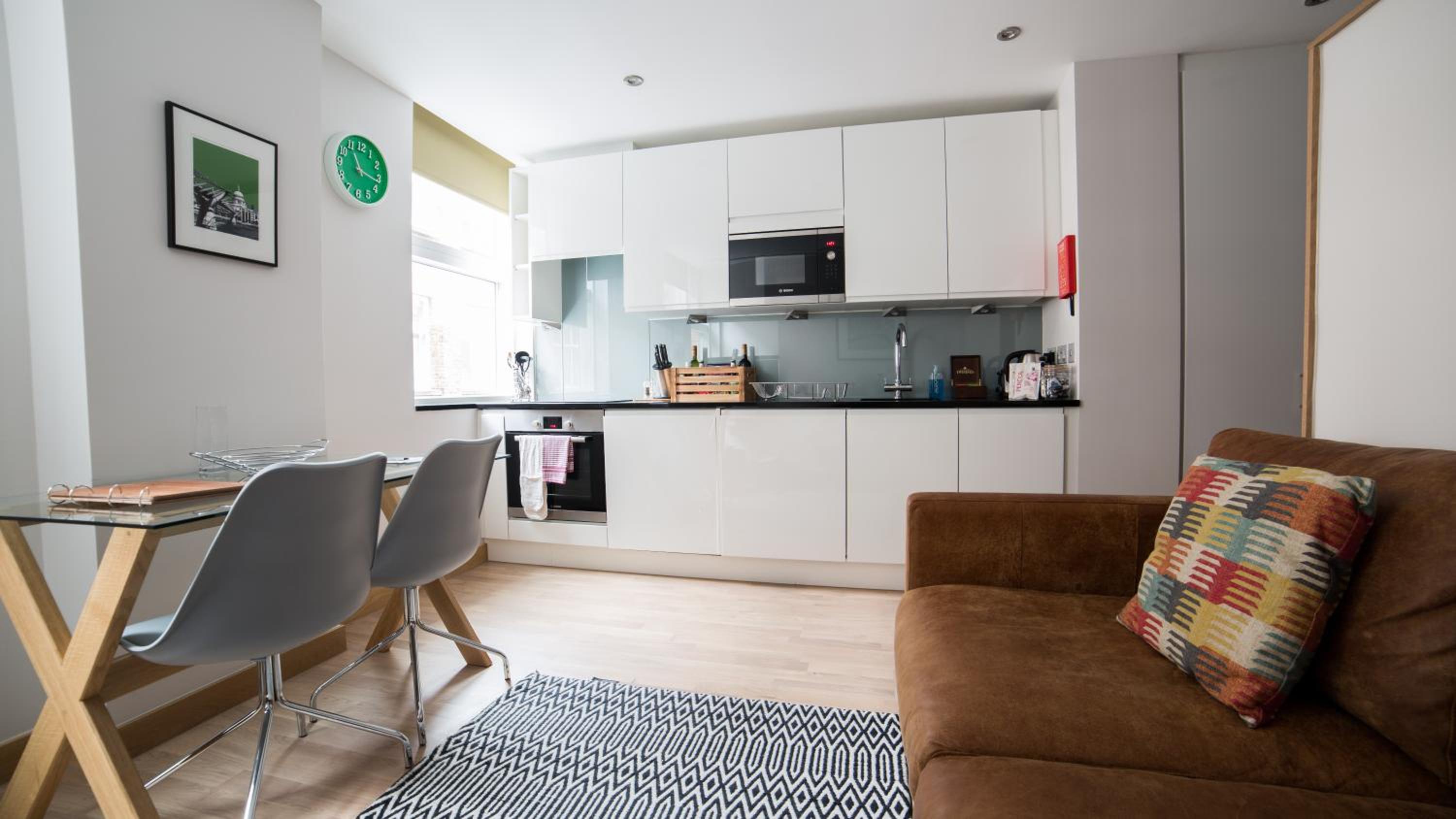 Barbican Serviced Apartments by LovelyStay