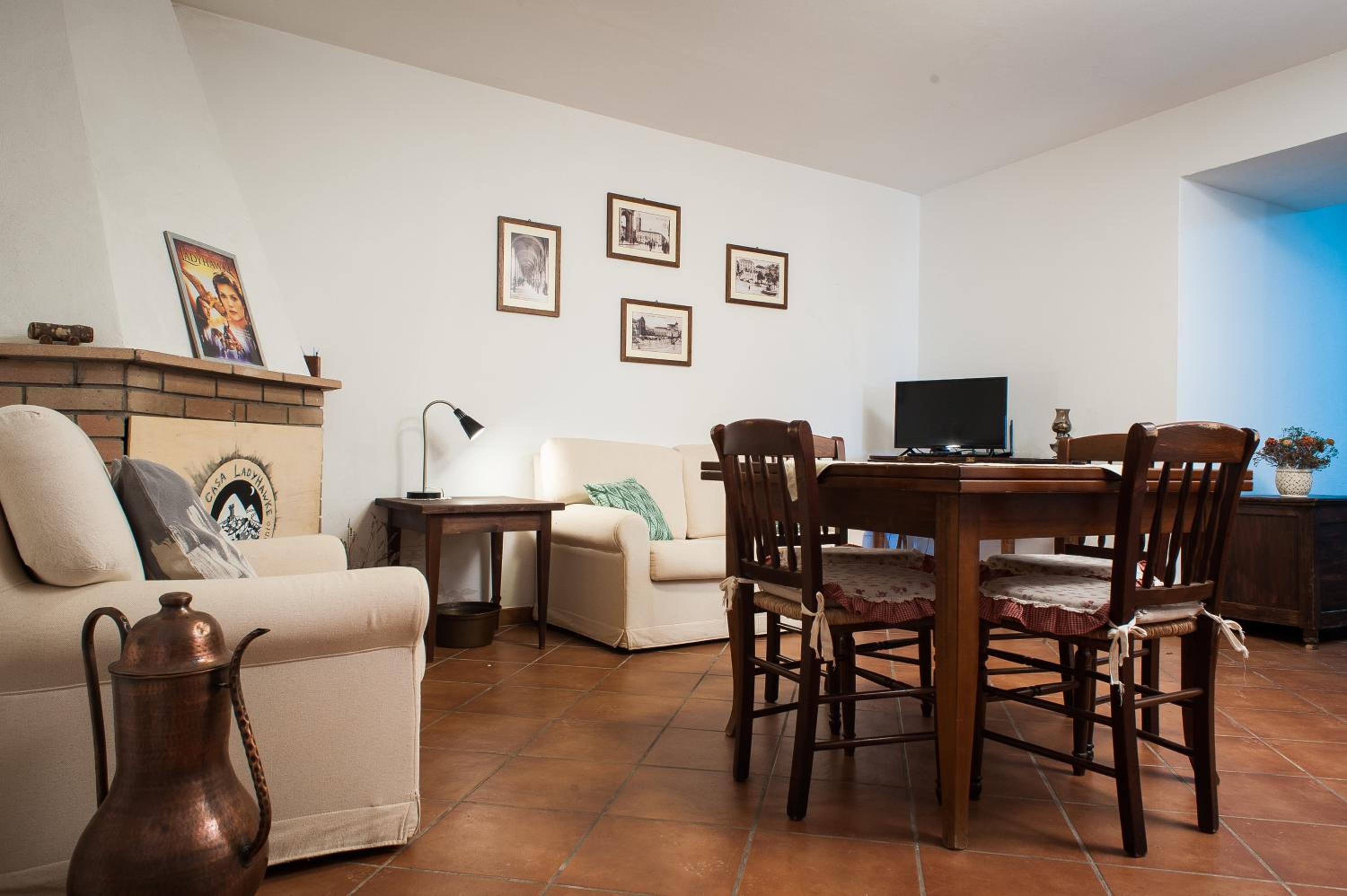 Casa Ladyhawke view 5