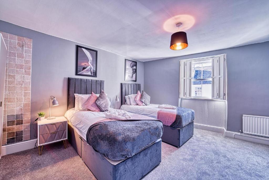 Deluxe Gem of Bath - Football Table - Sleeps 10